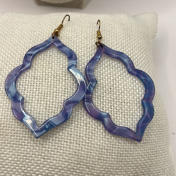 Blue resin earrings With gold tone Fish hooks 3” Drop In Pastel Colors - Picture 5 of 7